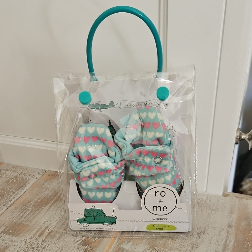 NWT Ro + Me By Robeez Heart Patterned Baby Shoes 0 - 3 Momths Gift Baby Shower